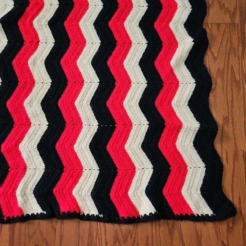Handmade Knit Crochet Blanket Throw Afghan Red Black White Zig Zag 54